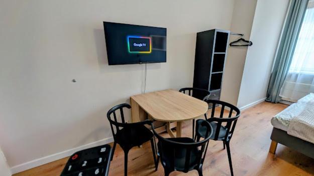 Апартаменты Flat In Zizkov With Free Underground Parking -501- Прага